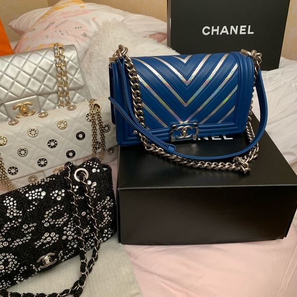 Chanel Medium Le Boy Chevron Iridescent Bag. - Picture 2 of 16